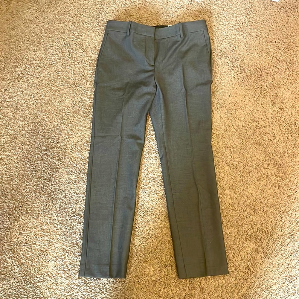 NWT. The Petite Eva Ankle Pant In Bi-Stretch 2P. Dark Gray.